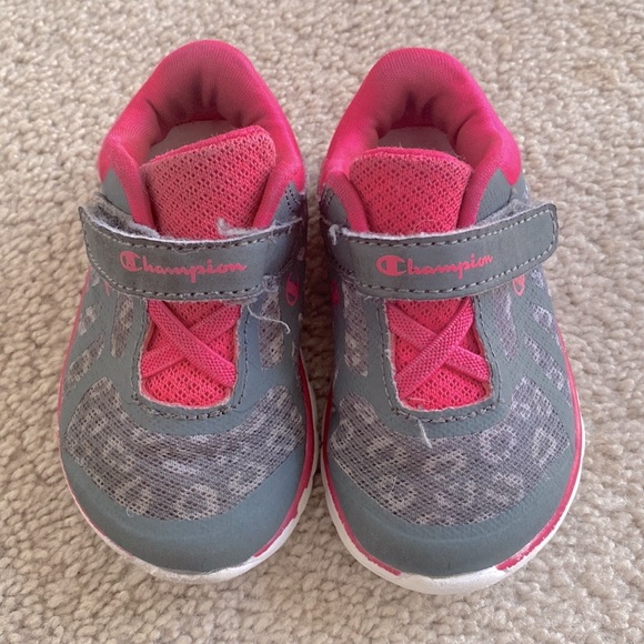 3 Pair of Kids Shoes - Picture 3 of 11